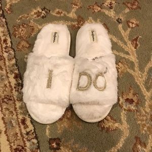 BNWOT Dearfoams I Do slippers- L, size 9-10 US